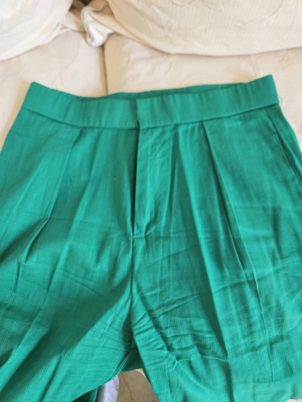 SHEIN Emerald Green High-Waist Pleated Bermuda Pants